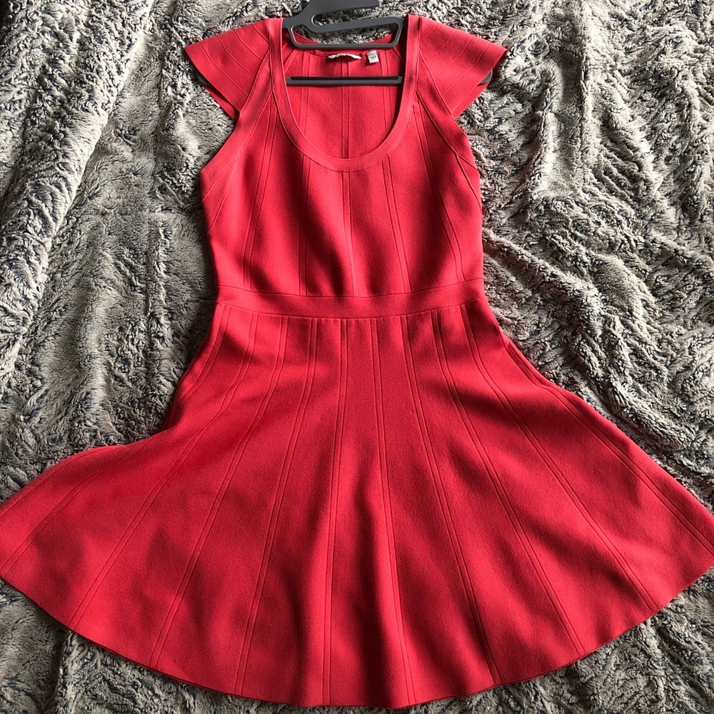 🎇NWOT Guess Coral Jaquard A-line dress